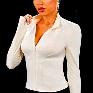 NEW ! White Jacket. NWOT